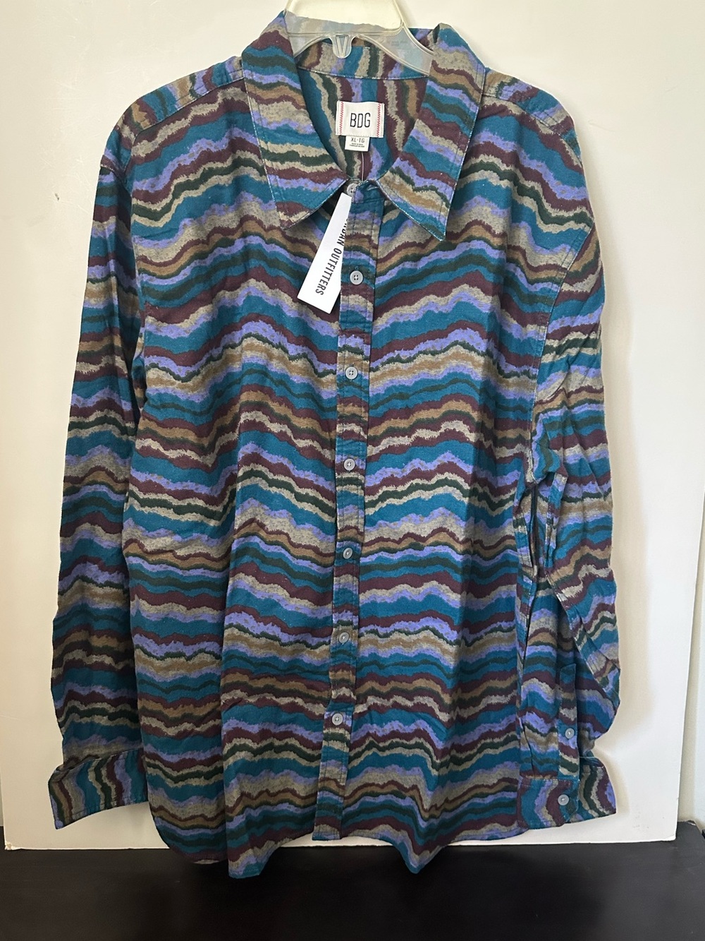BDG Urban Outfitters Men’s Geometric Zigzag Striped Button-up shirt NWT~XL
